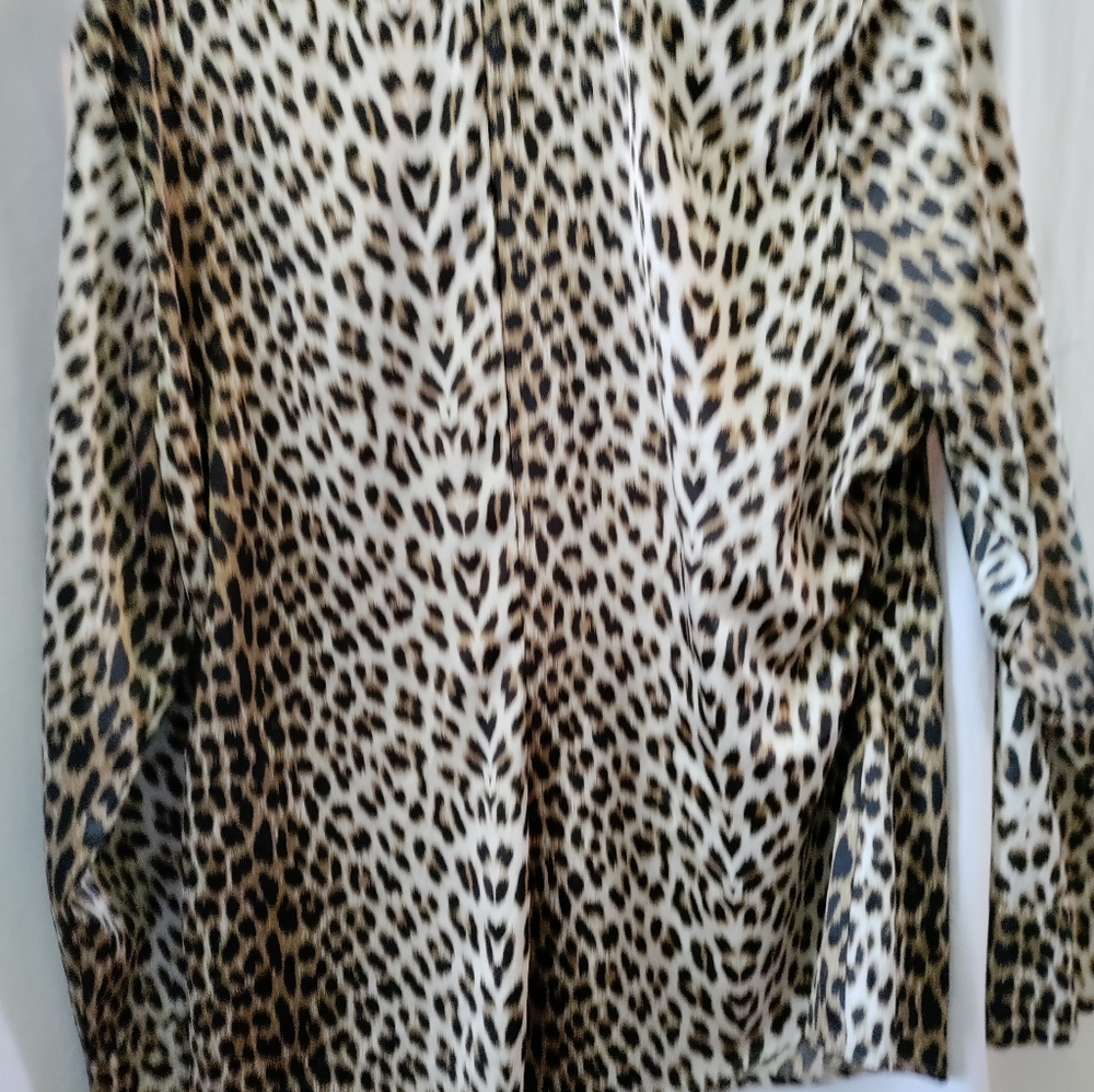 Cato's Cream and Brown Leopard Print Button Down Shirt Size XL Pre-owned. - Picture 6 of 8